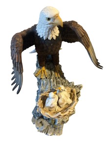 lot 178 image: Stunning Eagle Opening Wings Sculpture
