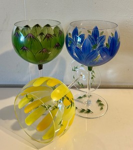lot 185 image: Set of Three Hand Painted Globe Wine  Cocktail Glasses