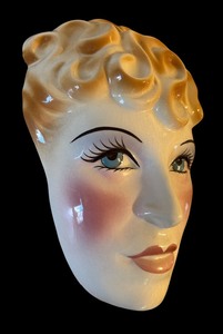 lot 292 image: Clay Art Hollywood Golden Era Mae West Wall Hanging