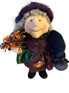 lot 133 image: Adorable Halloween Decoration