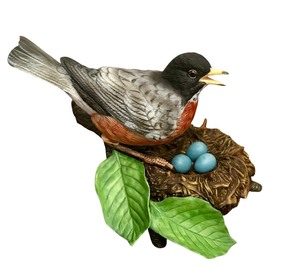 lot 243 image: Lenox Fine Porcelain American Robin 1989 Figurine Handcrafted 5