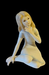 lot 250 image: Vintage Cybis Porcelain Figurine Thumbelina