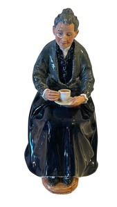 lot 294 image: Vintage Royal Doulton Porcelain Figurine The Cup Of Tea HN 2322