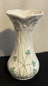 lot 333 image: Vintage Belleek Shamrock Vase  Brown Label Belleek Shamrock Vase