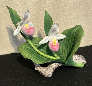 lot 337 image: Lovely Lady Slipper Figurine by Andrea