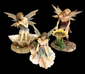 lot 371 image: Faerie Glen Figurines including Pearlshine, Teneracolor and Suntyme