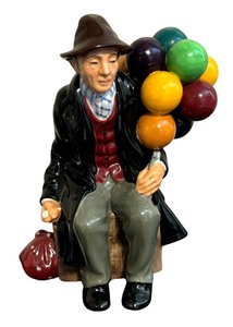 lot 407 image: Royal Doulton The Balloon Man HN 1954 Figurine