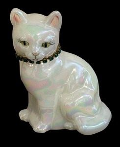 lot 412 image: Vintage Fenton Iridescent Cat Figurine