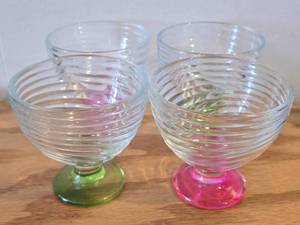 lot 325 image: Vintage Footed Glass Ice Cream Bowls