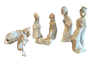 lot 13 image: Eight Piece Lladro Porcelain Nativity Set
