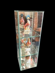 lot 465 image: Beatrix Potter Figurines and Gorgeous Glass and Mirror Display Case