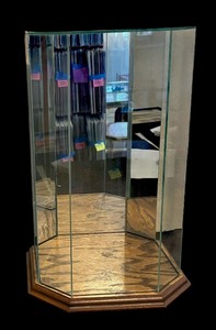 lot 447 image: Glass Display Cabinet with Mirrored Back
