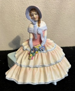 lot 454 image: Royal Doulton Day Dreams Figurine HN 1731