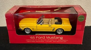 lot 460 image: New 1965 Ford Mustang 124 Scale Model Car