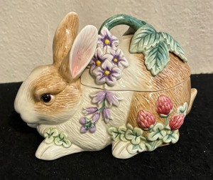 lot 486 image: Fitz & Floyd Botanical Bunny Candy Dish