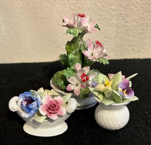 lot 491 image: Pretty Vintage Porcelain Florals by Radnor and Golden Crown