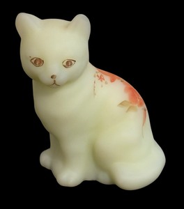 lot 492 image: Fenton Satin Custard Hand Painted Cat Figurine