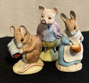 lot 501 image: Beatrix Potter Figurines including Hunca Munca, Pigling Bland and Mrs. Rabbit Cooking