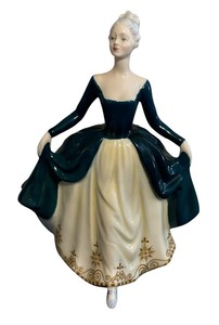 lot 499 image: Royal Doulton Regal Lady Figurine HN 2709