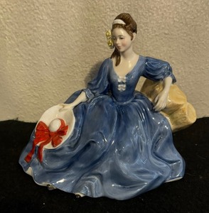 lot 523 image: Elyse Figurine by Royal Doulton HN 2429