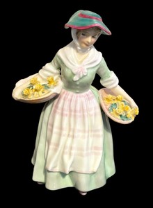 lot 516 image: Daffy Down Dilly Royal Doulton Figurine HN 1712