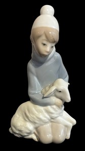 lot 533 image: Lladro Shepard with Lamb Figurine