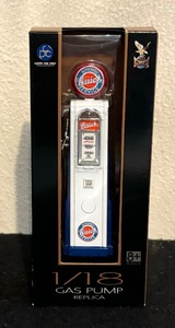 lot 544 image: New Road Signature Collection 118 Scale Gas Pump Replica