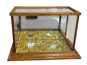 lot 551 image: Lovely Mirrored Display Cabinet