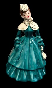 lot 567 image: Florence Ceramics Lillian Figurine