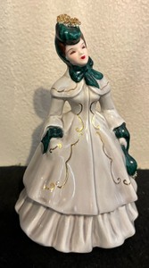 lot 585 image: Florence Ceramics Lillian Figurine
