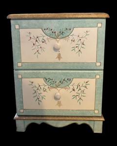 lot 619 image: Pretty Floral Accented Accent Table
