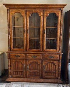 lot 13A image: Charming Vintage Hutch Cabinet