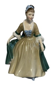 lot 621 image: Elegance Figurine by Royal Doulton HN 2264
