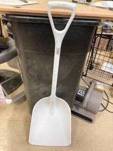 lot 26 image: Brand New Remco Hygienic Square Point Shovel