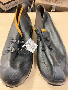 lot 40 image: Brand New Pair of Lacrosse Mens Size 15 Overshoes