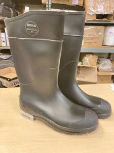 lot 46 image: Brand New Mens Size 14 Servus Rubber Boots