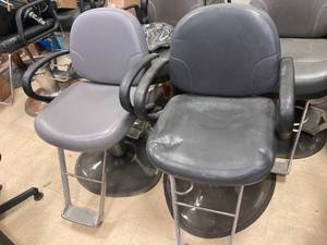lot 107 image: Lot of 2 Adjustable Height, Full Swivel, Salon Chairs