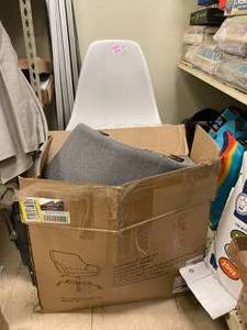 lot 129 image: Lot of 2 Chairs.  1 on Wheels in Box and 1 white Plastic Chair