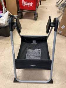 lot 138 image: Graco Modular 2-in-1 Stand for Infant Car Seat and Bassinet