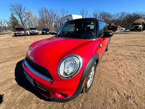lot 5 image: 2013 MINI HARDTOP COOPER