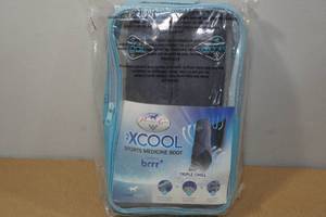 lot 80 image: Professionals Chioce 2xCool Sports Medicine Boot -Large, Front