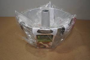 lot 103 image: Nordic Ware Aluminum 2-Piece Angel Food Cake Pan