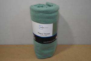 lot 110 image: Mainstay Fleece Throw Blanket 50x60