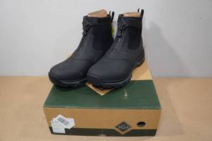 lot 123 image: Muck Boots Mens Apex Mid Zip Boots -Size 8