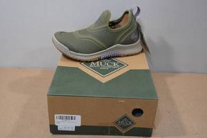 lot 127 image: Muck Boots Womens Outscape Low Shoes -Size 5