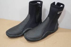 lot 136 image: Cressi Isla 5mm Neoprene Adult Anti-Slip Sole Boots -Size 6