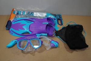 lot 141 image: Cressi Kids Blulove Snorkel Set -Fin Size LXL