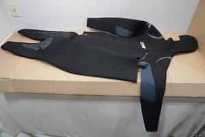 lot 147 image: Cressi Apnea 7mm 2-Piece Wet Suit -XL5