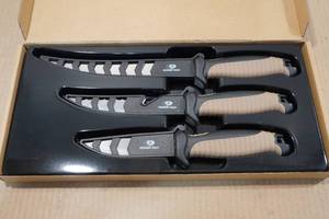 lot 155 image: 3-Pack Mossy Oak Hunting Knife Set