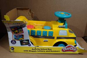 lot 12 image: Play-Doh Activity School Bus
